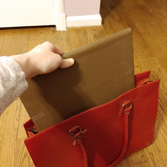 Gorgeous red leather work/laptop bag - Picture 6 of 8